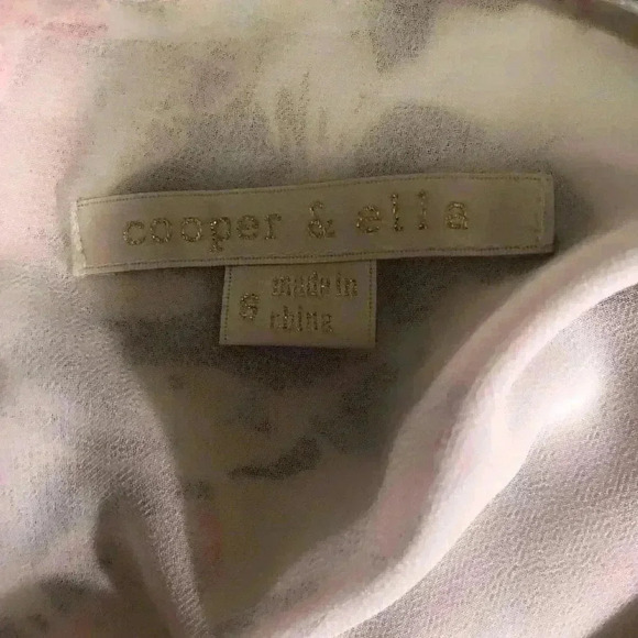 Cooper and Ella Ladies Small Beige And Blue Floral Silky Blouse S/S layered - Picture 3 of 6